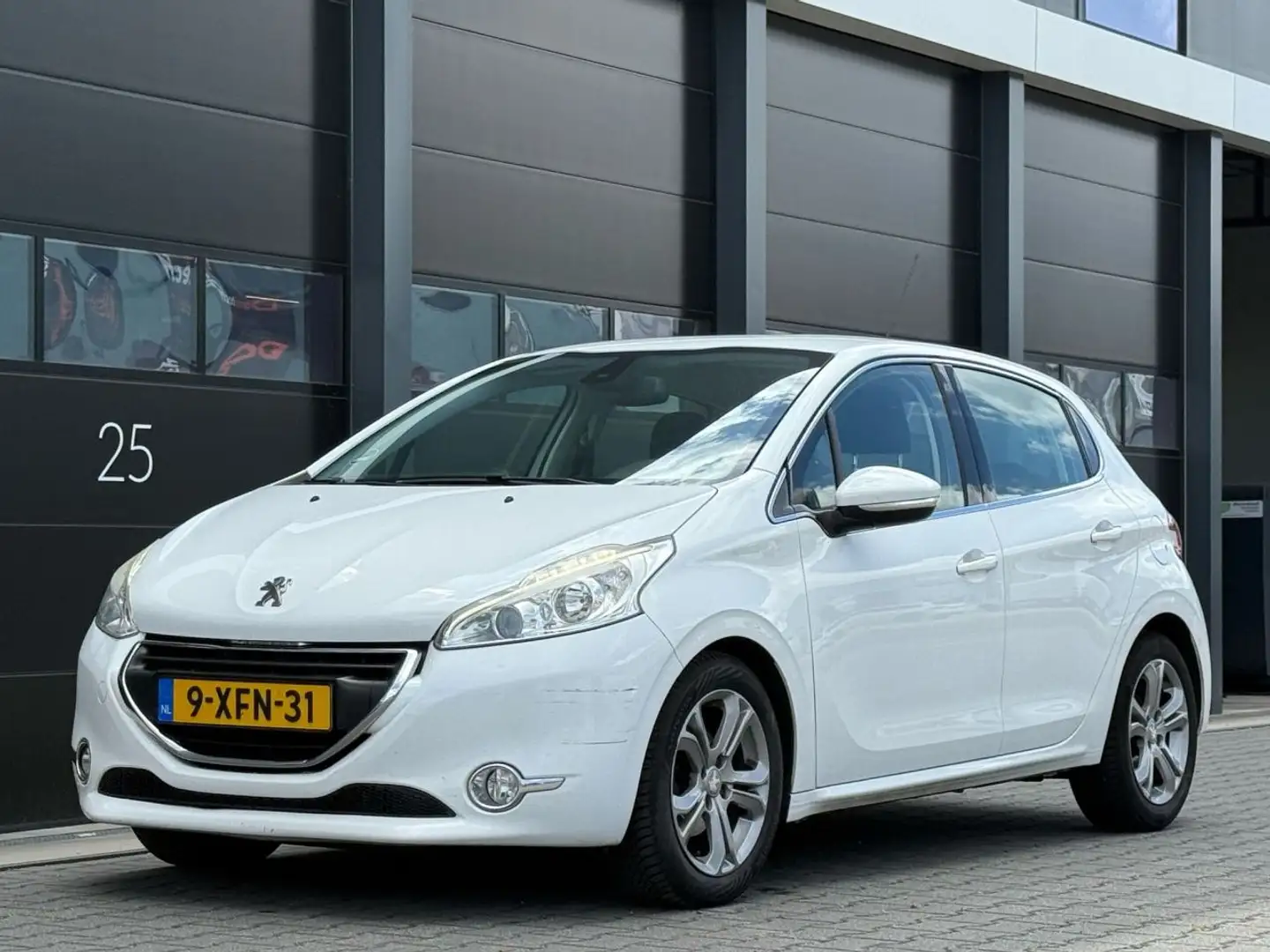 Peugeot 208 1.6 e-HDi Allure Clima Wit - 1