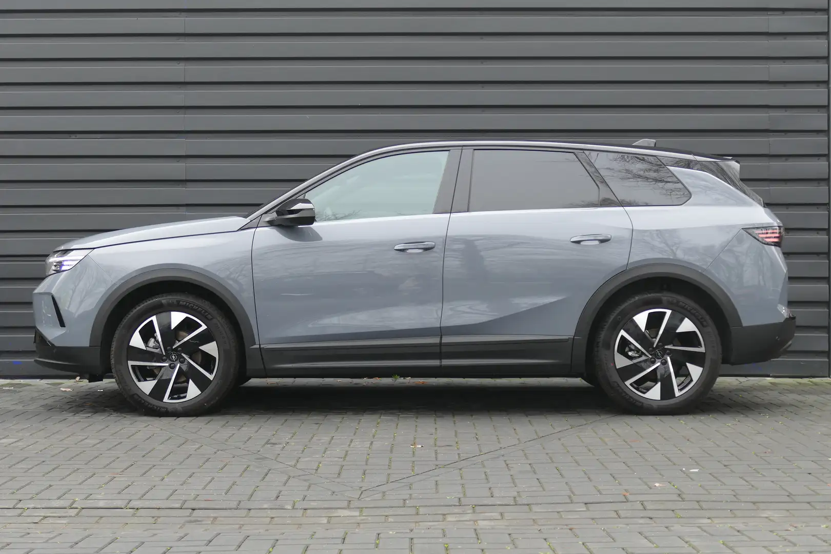 Opel Grandland 1.2 TURBO HYBRID GS AUTOMAAT / NAVI/ CLIMA / PDC / Grau - 2