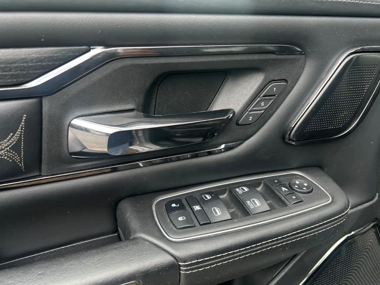 Dodge RAM 2023 — фото 14
