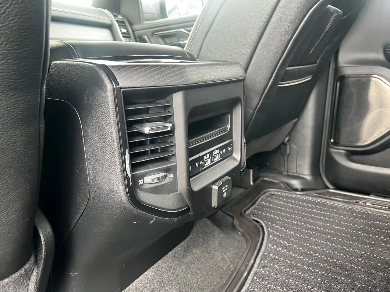 Dodge RAM 2023 — фото 12