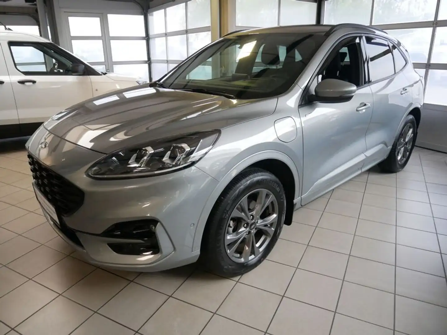 Ford Kuga ST-Line X Plug-In Hybrid Silber - 1