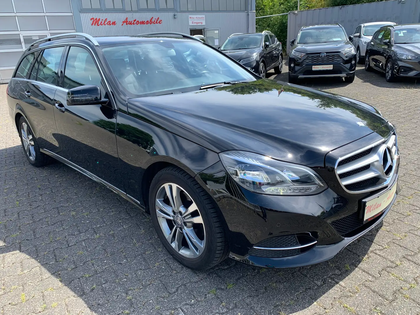 Mercedes-Benz E 200 CGI Avantgarde-Automat-Leder-Navi-ALU-AHK-52 TKM ! Negro - 1