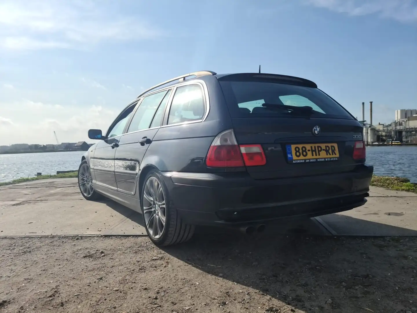 BMW 330 330i Executive Zwart - 2