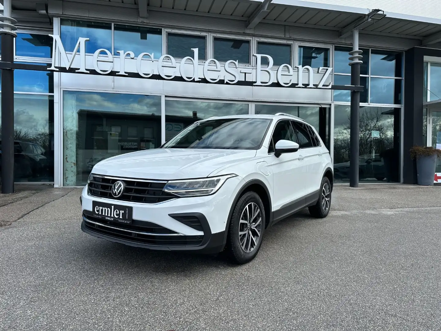 Volkswagen Tiguan 1,4 TSI eHybrid DSG Ambiente Head Up Weiß - 2