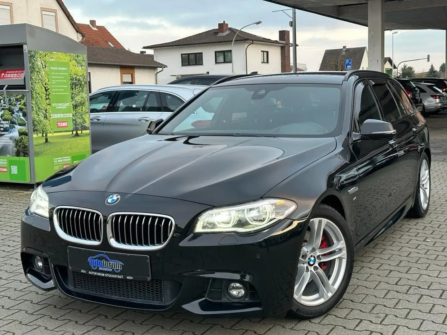 BMW 520 520d Touring Aut. M-SPORT+HUD+LED+H&K+CAM+NAVI+SHZ Fekete - 1