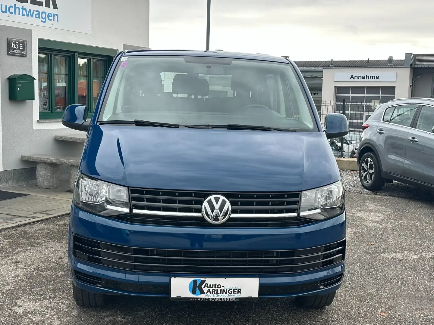 Volkswagen T6 Transporter Transvan LR 2,0 TDI BMT Bleu - 2