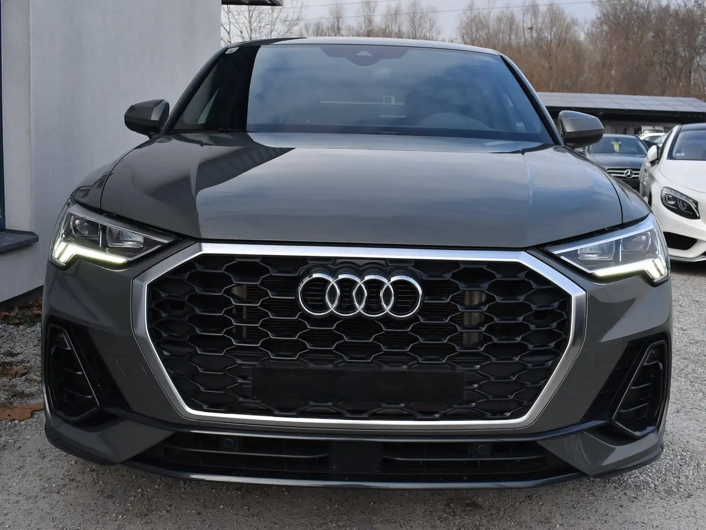 Audi Q3 45 TFSI e Aut. Grau - 2