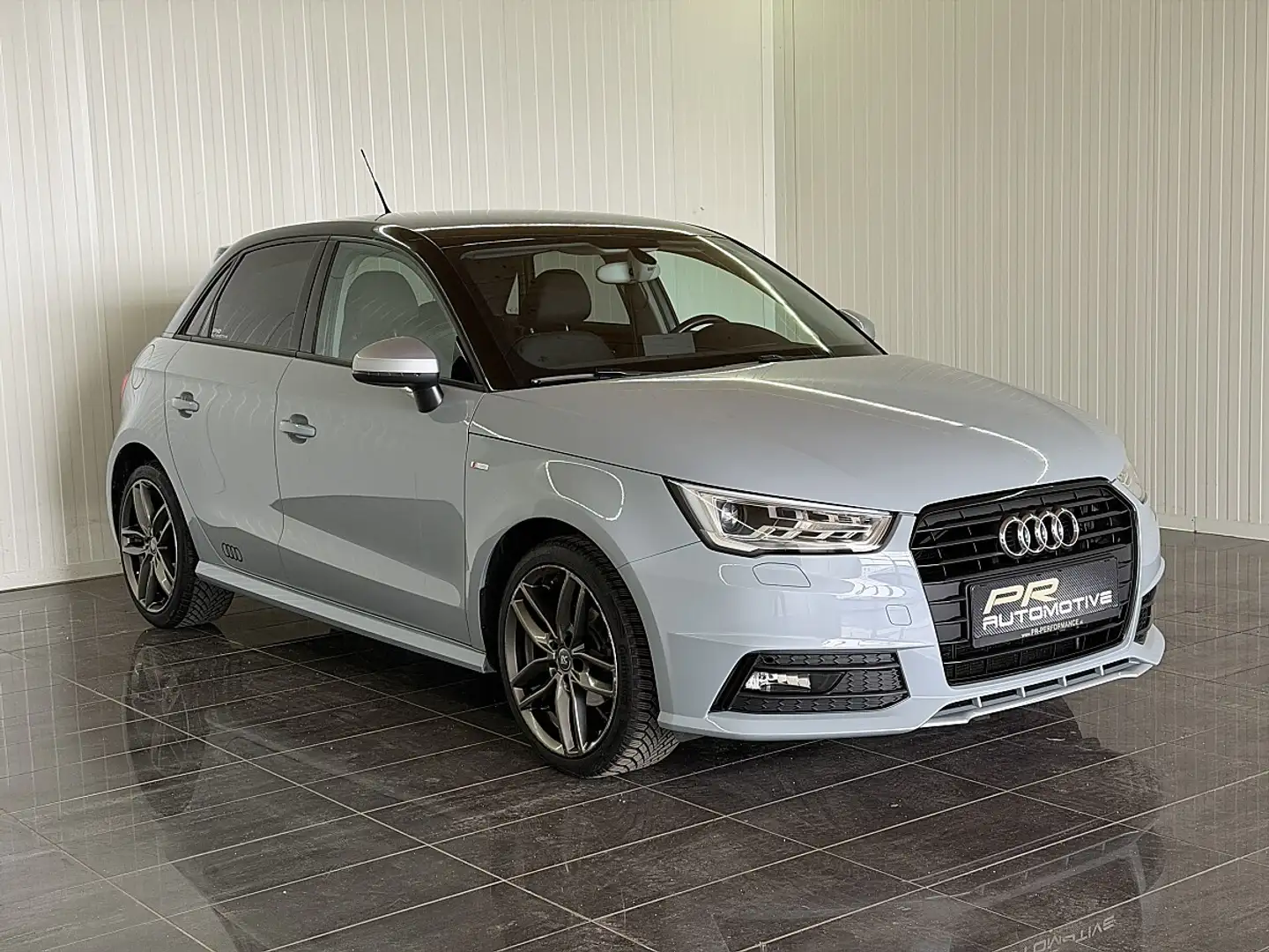 Audi A1 SB 1,0 TFSI S-tronic **Austria**S-LINE**XENON** Grau - 2