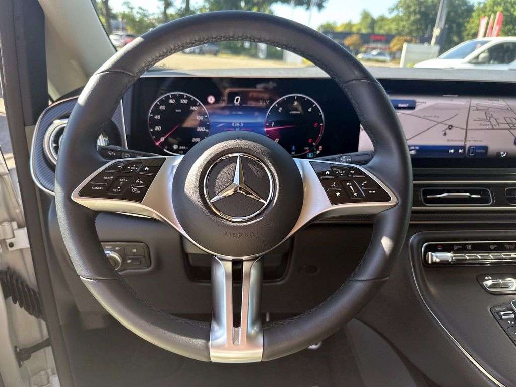Mercedes-Benz V 220