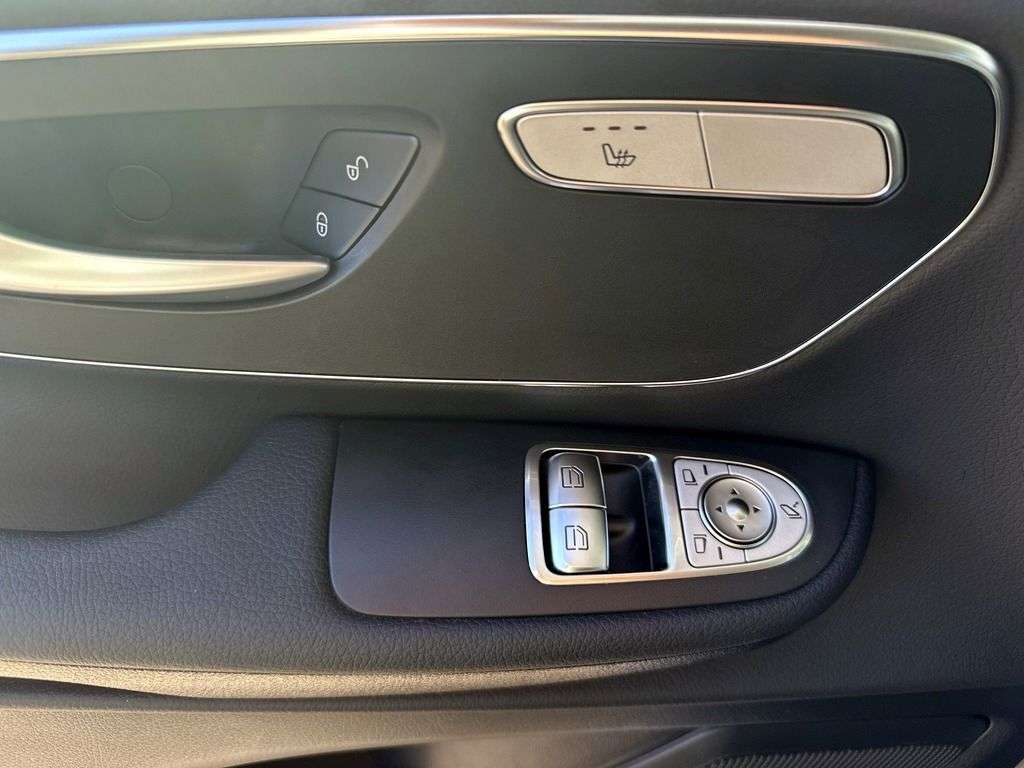 Mercedes-Benz V 220