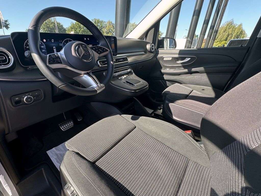 Mercedes-Benz V 220