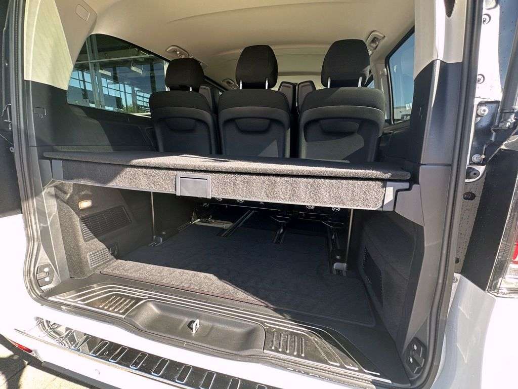 Mercedes-Benz V 220