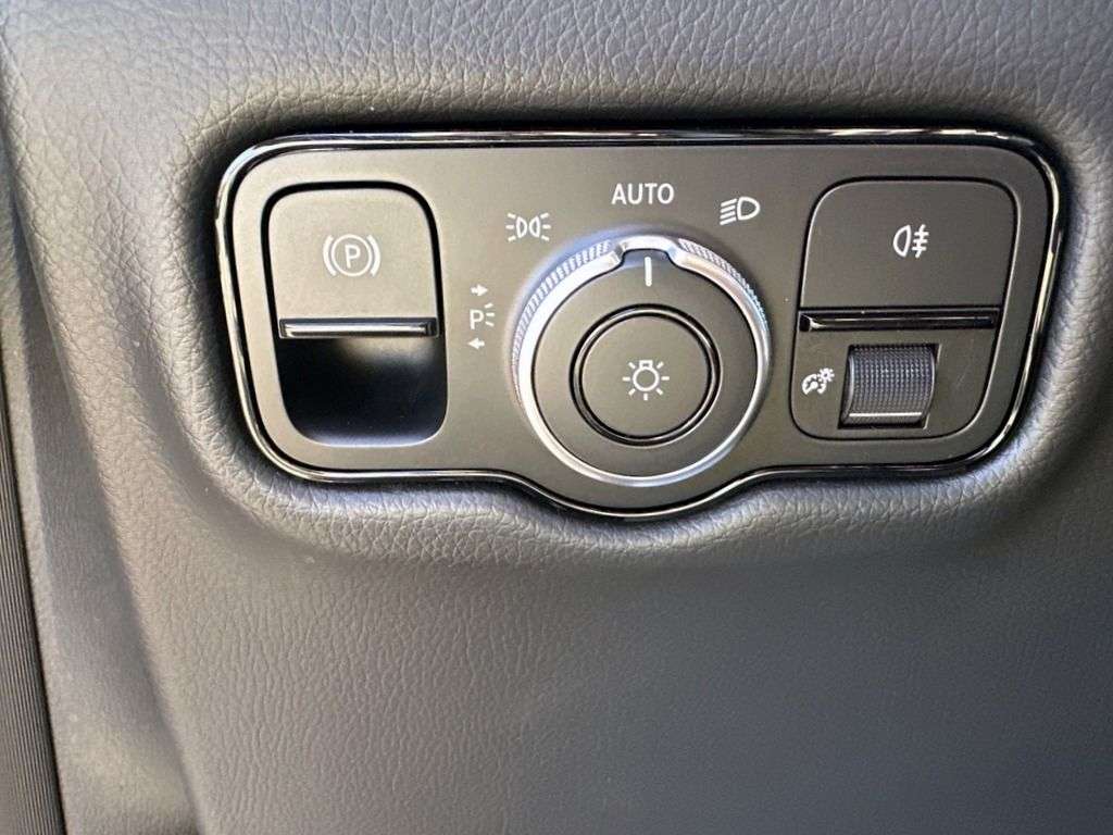 Mercedes-Benz V 220