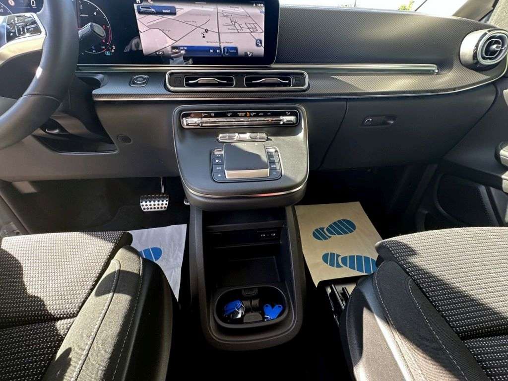 Mercedes-Benz V 220