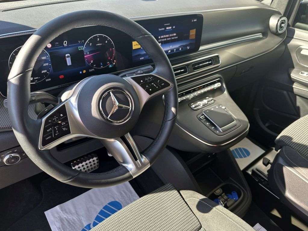 Mercedes-Benz V 220