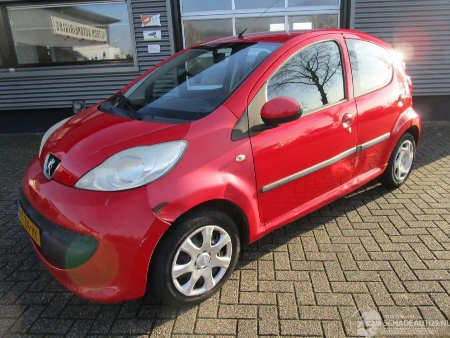 Peugeot 107 1.0-12V XS 5drs Rojo - 1