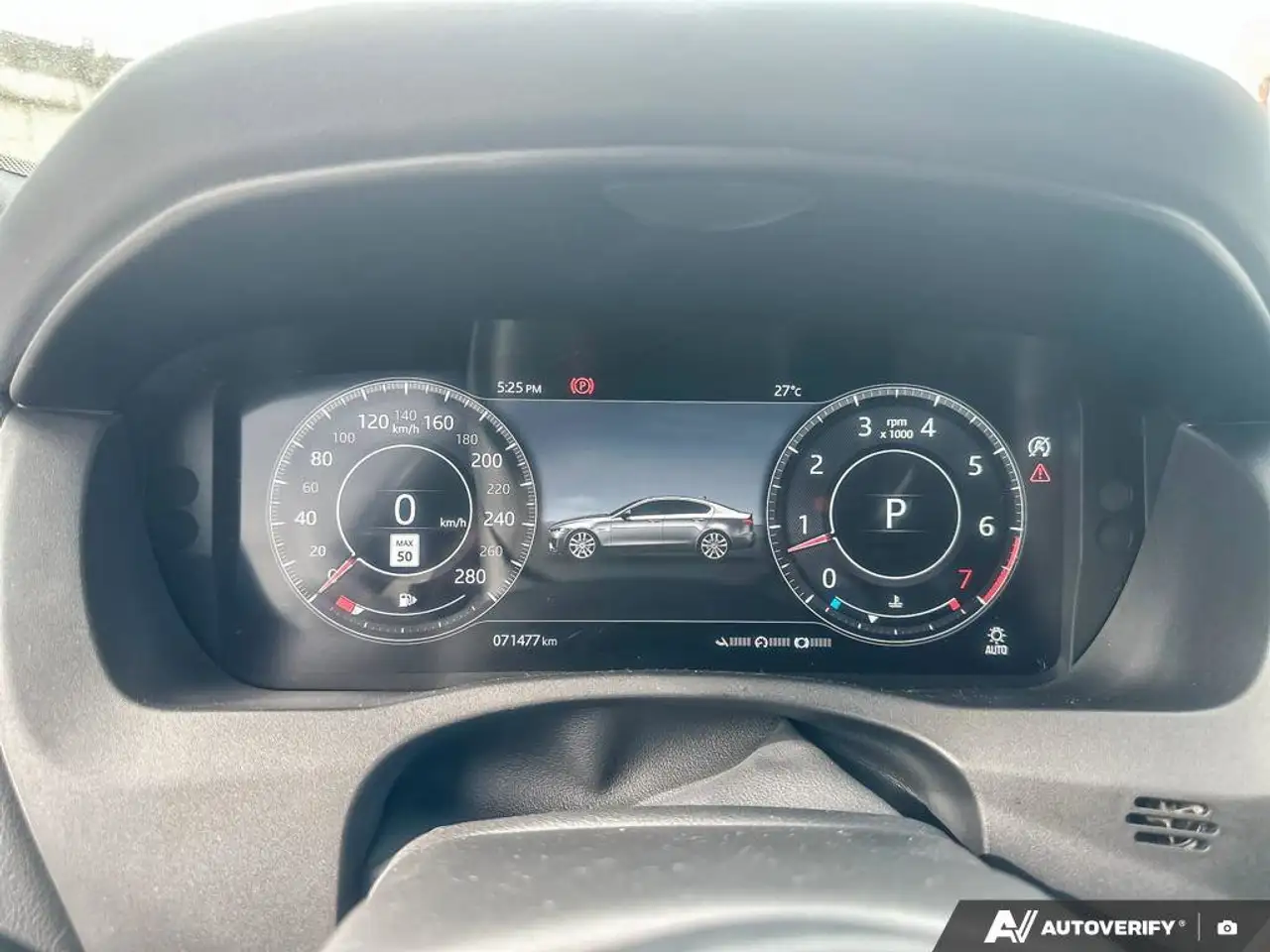Jaguar XE снимка Jaguar XE