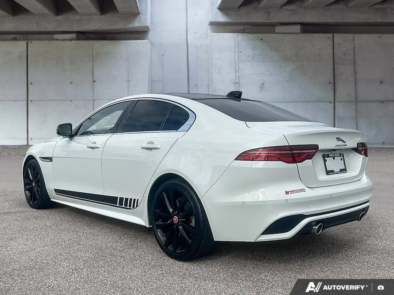 Jaguar XE снимка Jaguar XE
