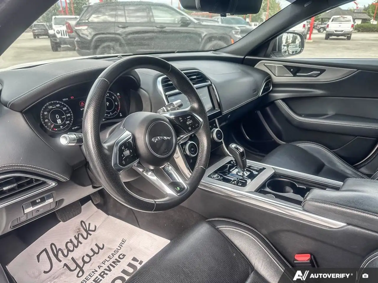 Jaguar XE снимка Jaguar XE