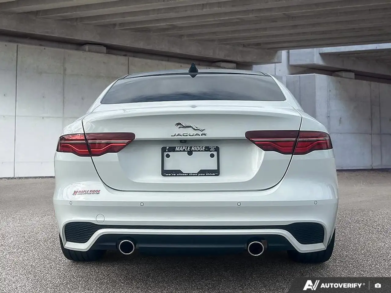 Jaguar XE снимка Jaguar XE