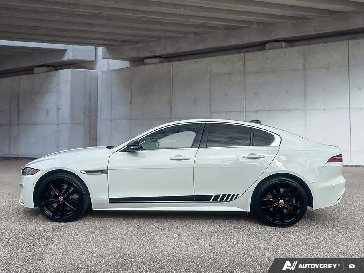 Jaguar XE снимка Jaguar XE