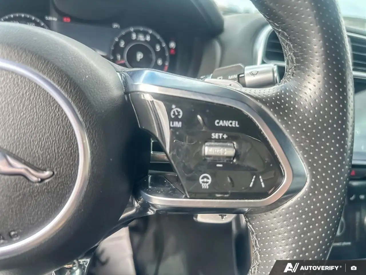 Jaguar XE снимка Jaguar XE