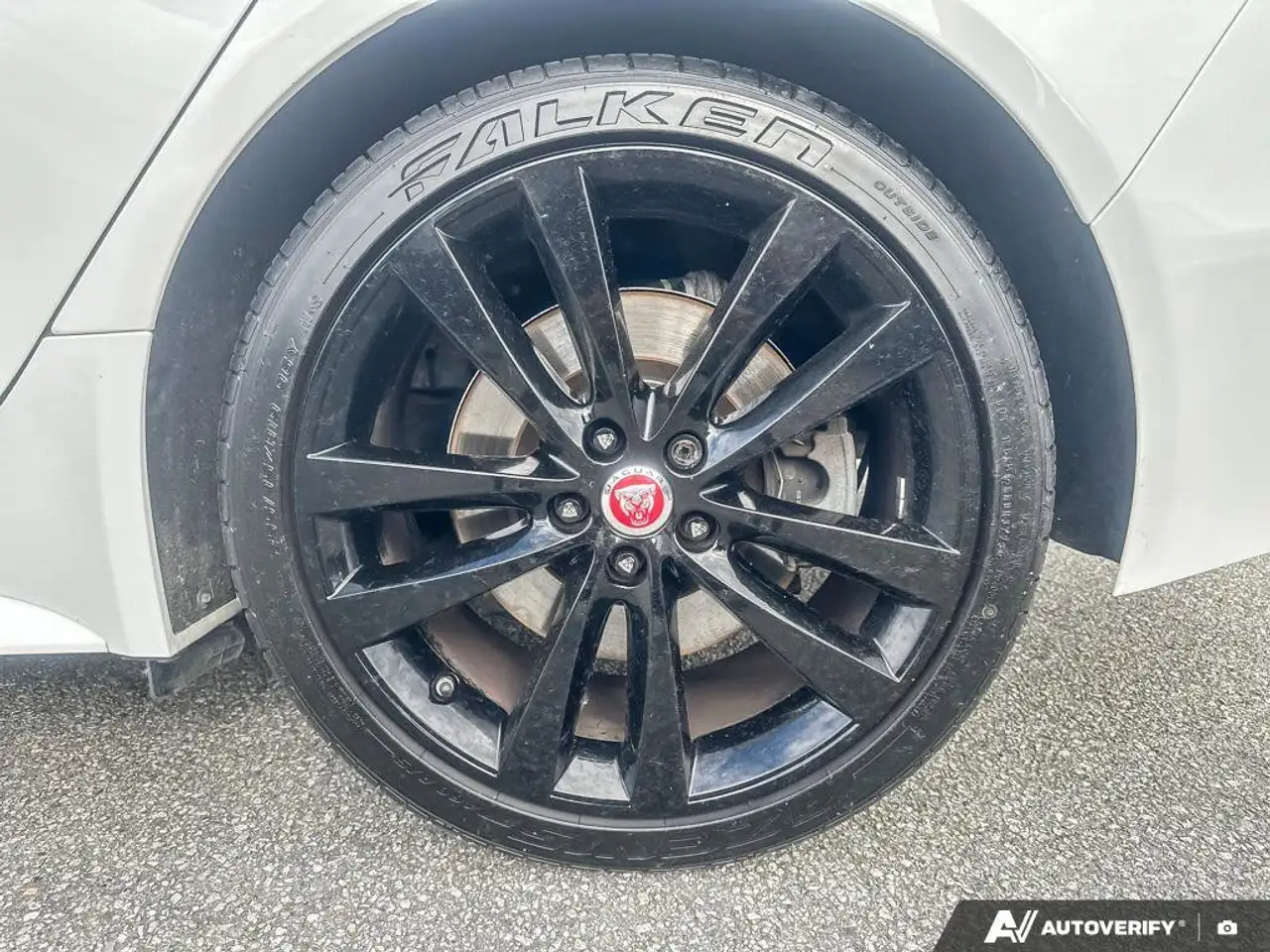 Jaguar XE снимка Jaguar XE