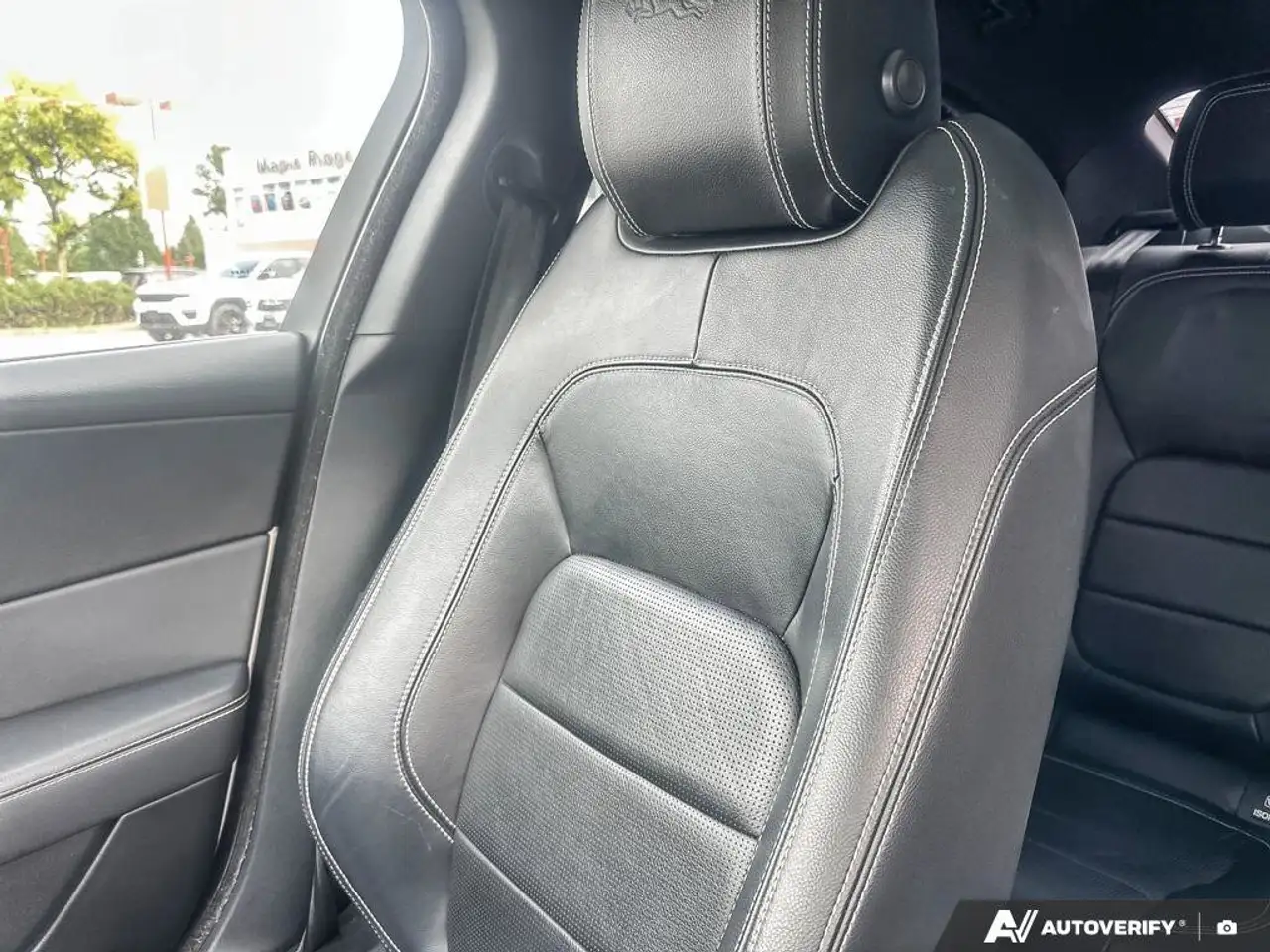 Jaguar XE снимка Jaguar XE