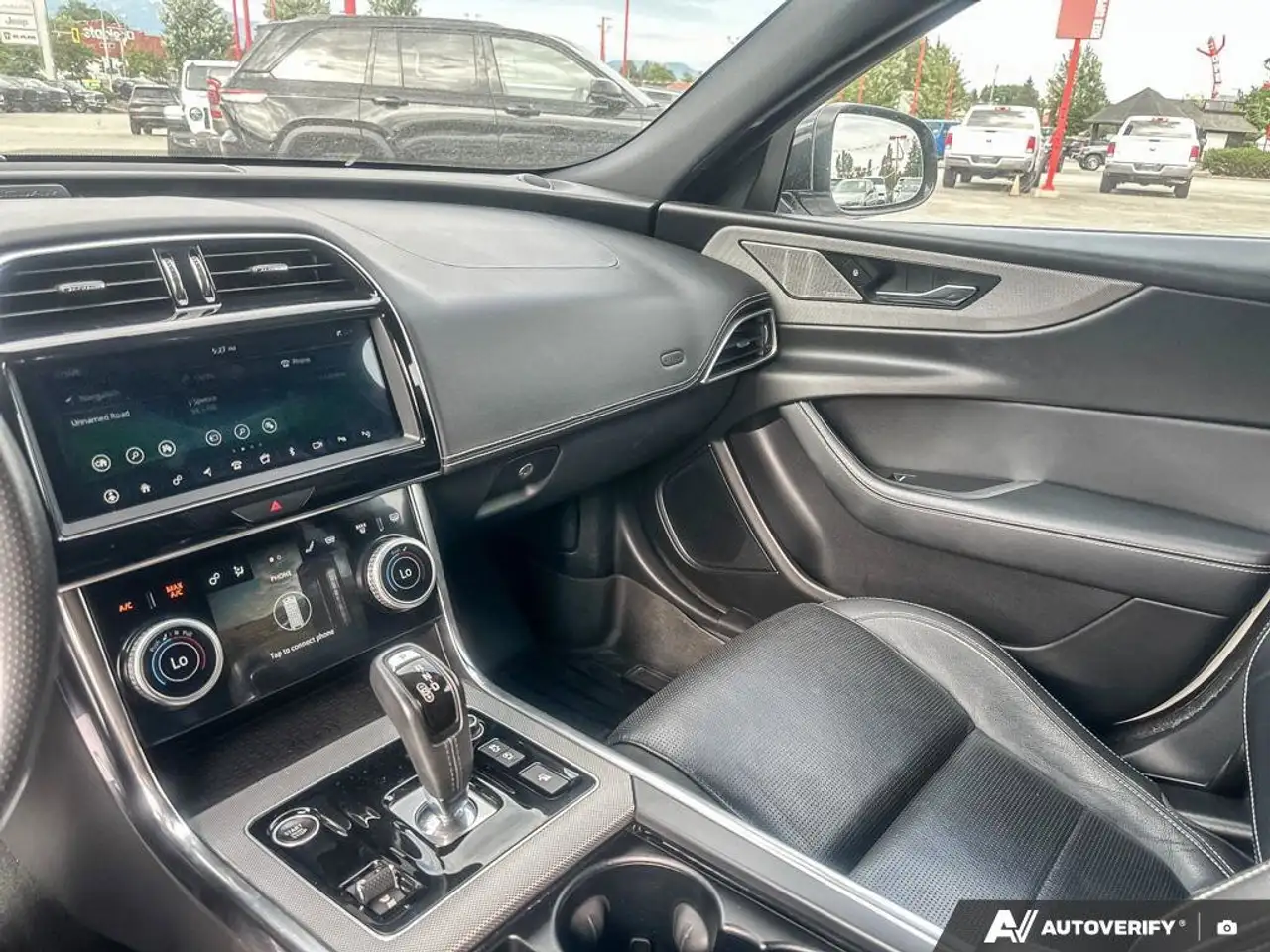 Jaguar XE снимка Jaguar XE
