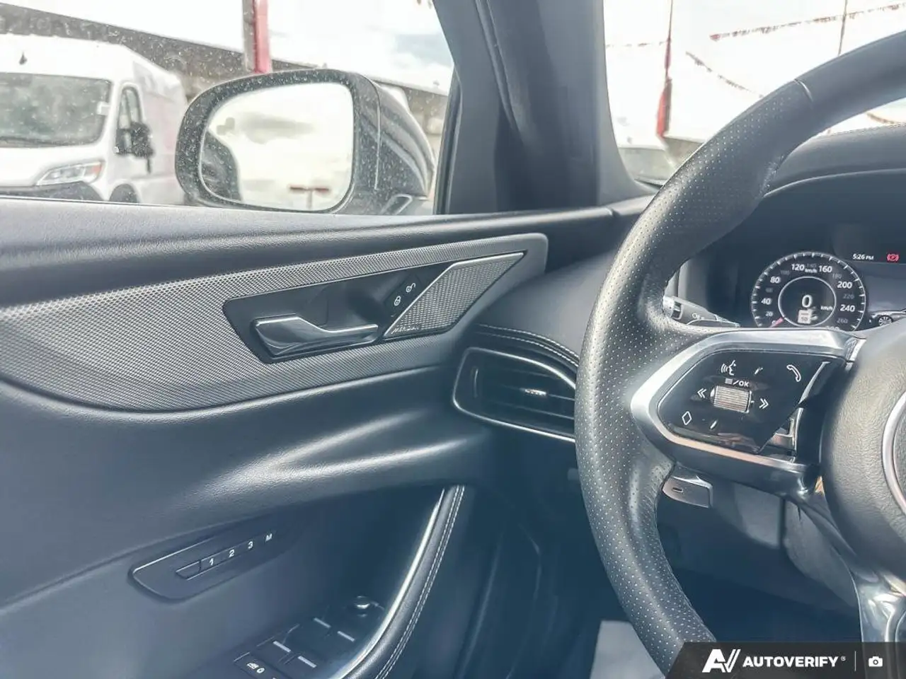 Jaguar XE снимка Jaguar XE