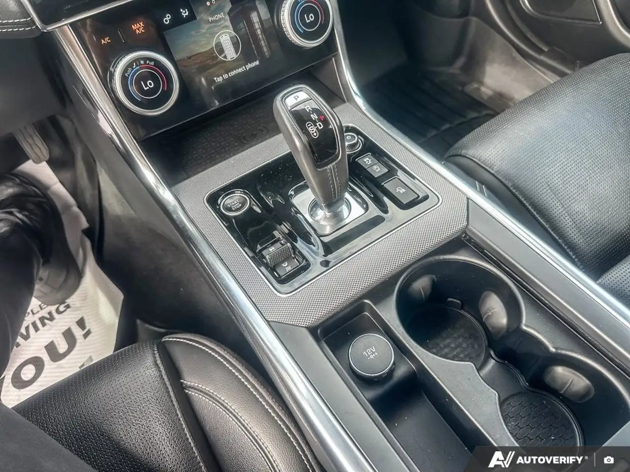 Jaguar XE снимка Jaguar XE