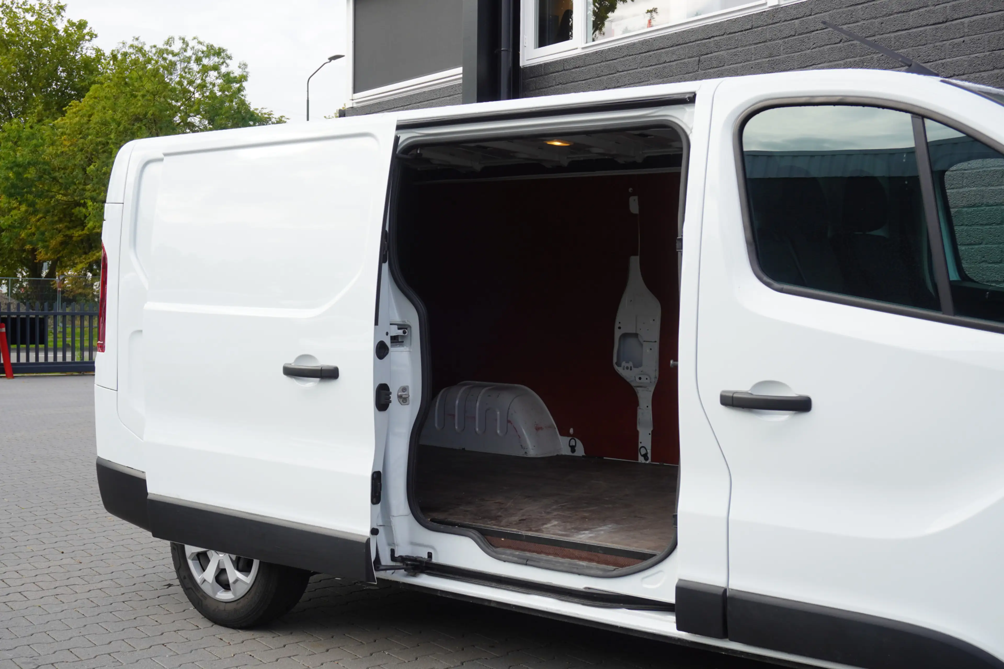 Renault Trafic 2.0 dCi 110PK L2 EURO 6 - Airco - Navi - Cruise - — photo 9