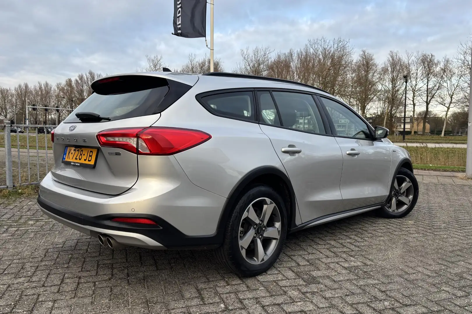 Ford Focus Wagon 1.0 EcoBoost 125PK Hybrid Active Business | Grijs - 2