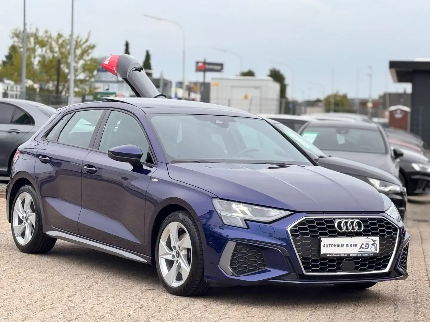 Audi A3 Sportback 35 TDI S line Panorama Blau - 2