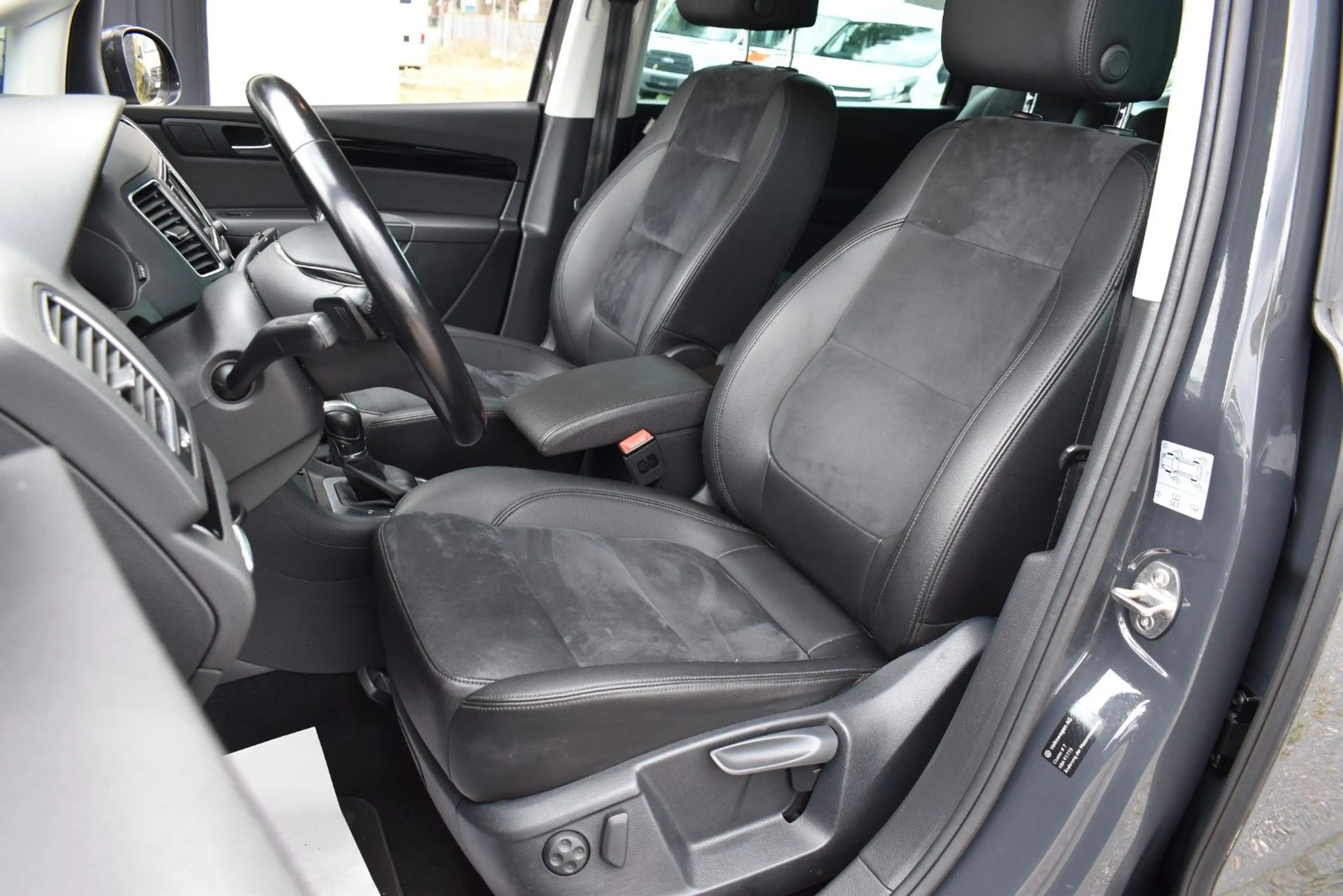 Volkswagen Sharan 2.0 TDI DSG Highline Bi-Xenon|Navi|ACC|BT — photo 13