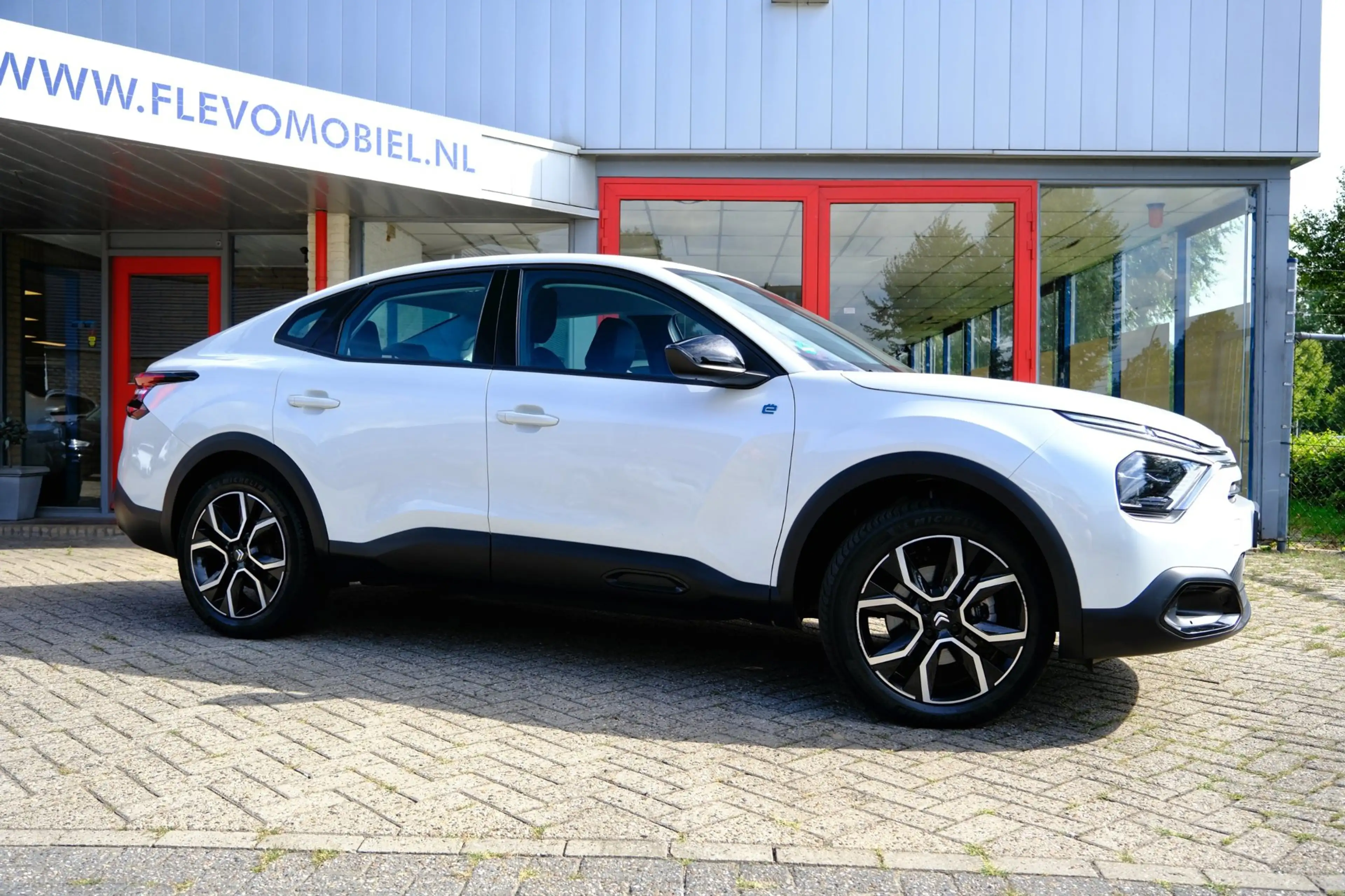 Citroen E-C4 X Feel Pack 50 kWh Aut. Navi|Cam|CarPlay|LMV — photo 4