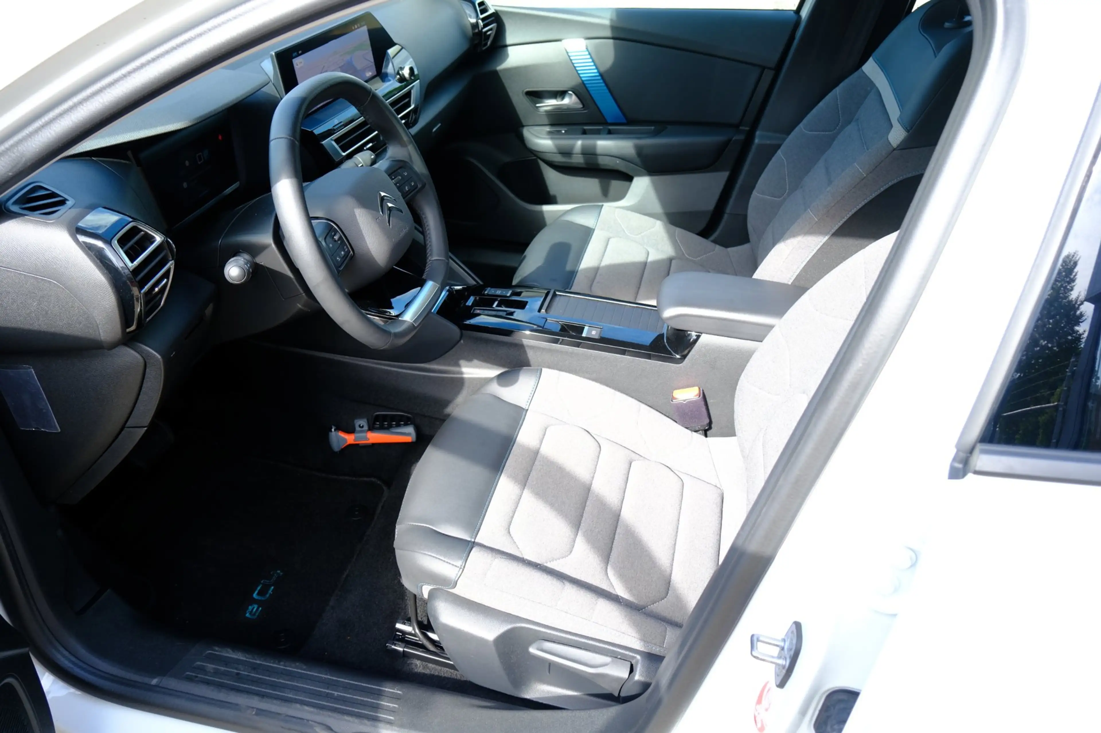 Citroen E-C4 X Feel Pack 50 kWh Aut. Navi|Cam|CarPlay|LMV — photo 2