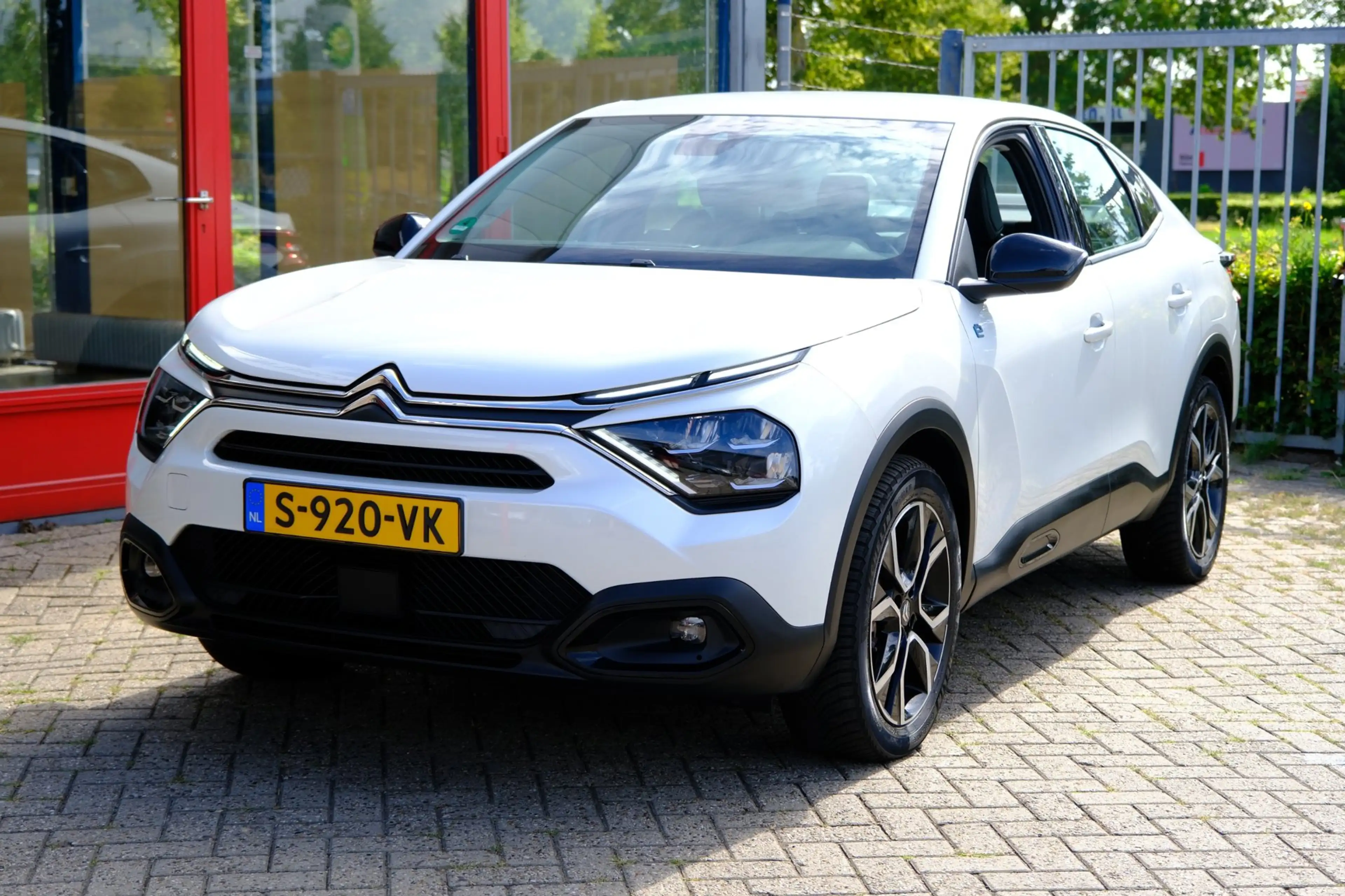 Citroen E-C4 X Feel Pack 50 kWh Aut. Navi|Cam|CarPlay|LMV — photo 34