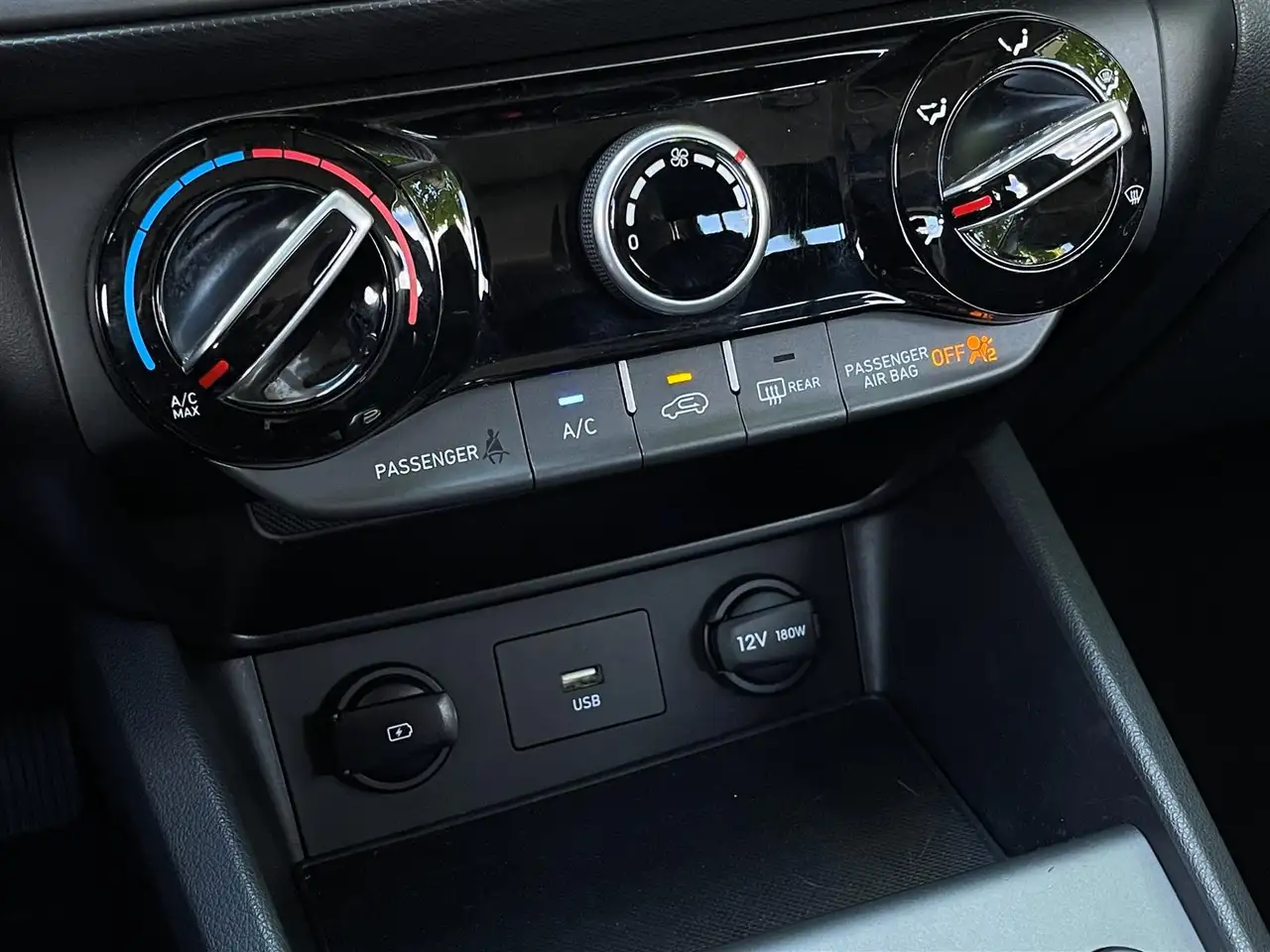Hyundai KONA снимка Hyundai KONA