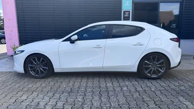 Mazda Basis view 4