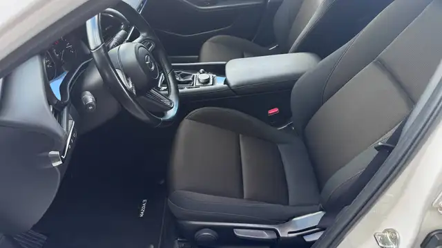 Mazda Basis view 14