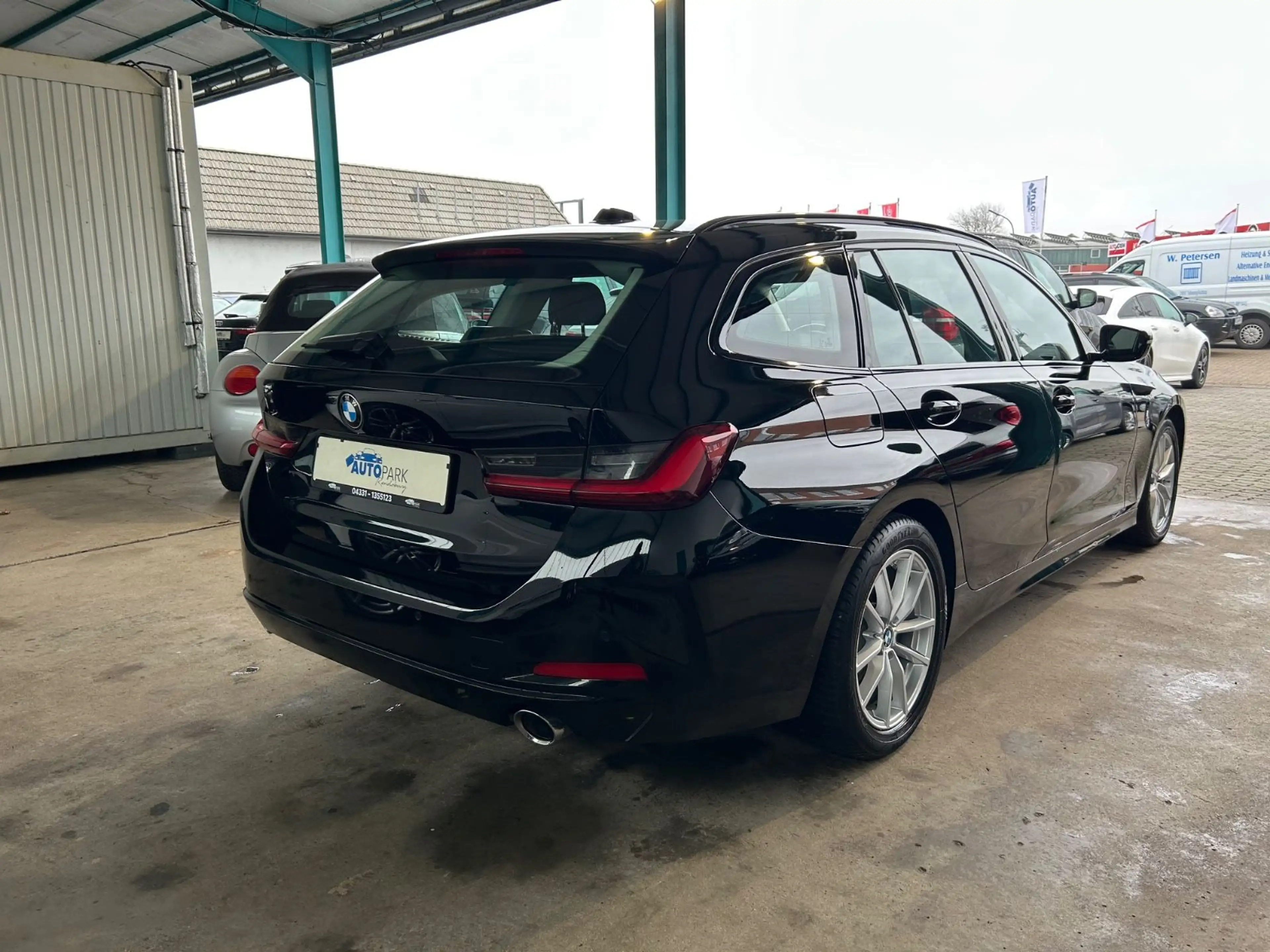 BMW 318 d Touring*Automatik*Navi*LED*Digitales Kombi — photo 4
