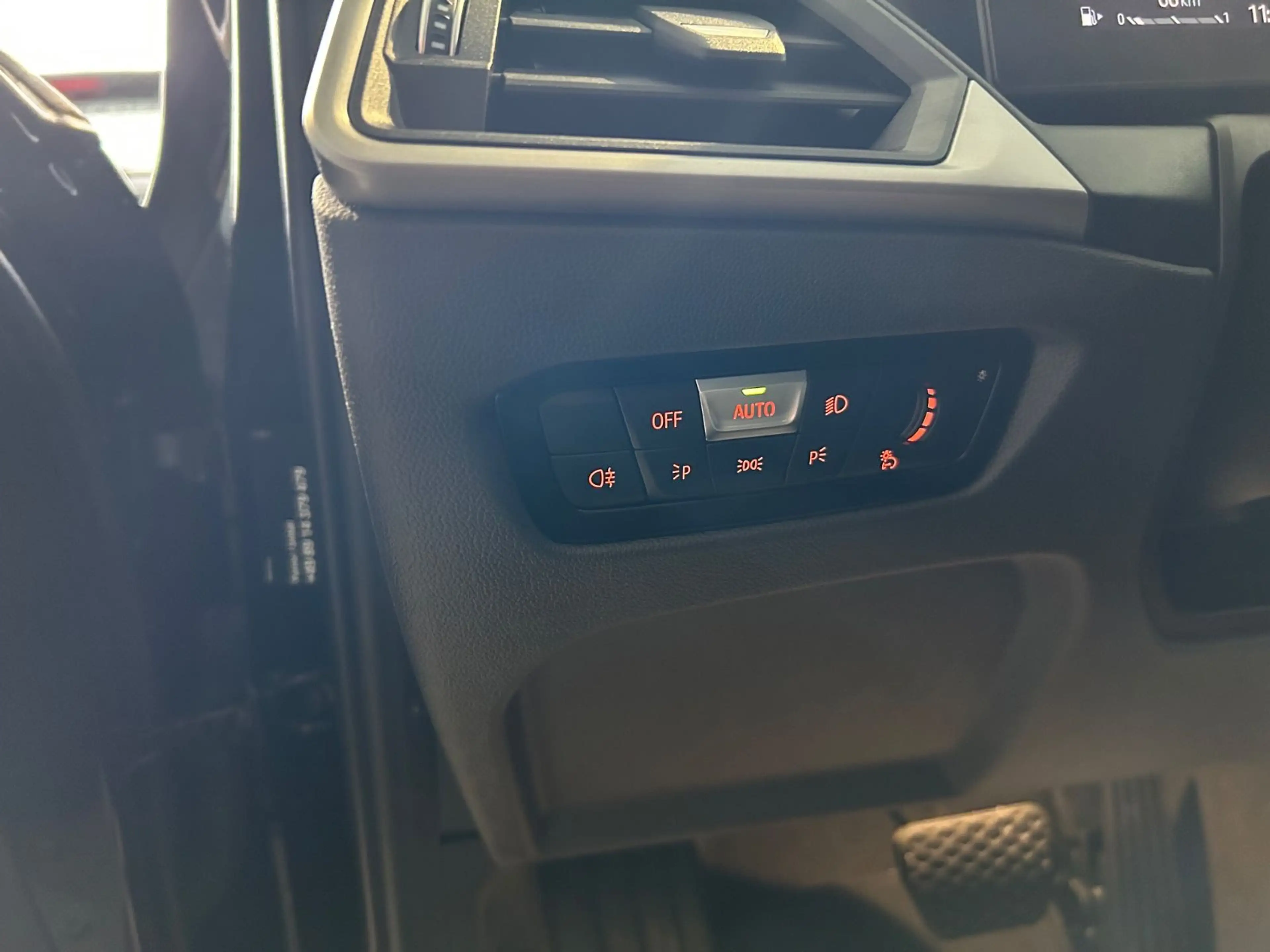 BMW 318 d Touring*Automatik*Navi*LED*Digitales Kombi — photo 13