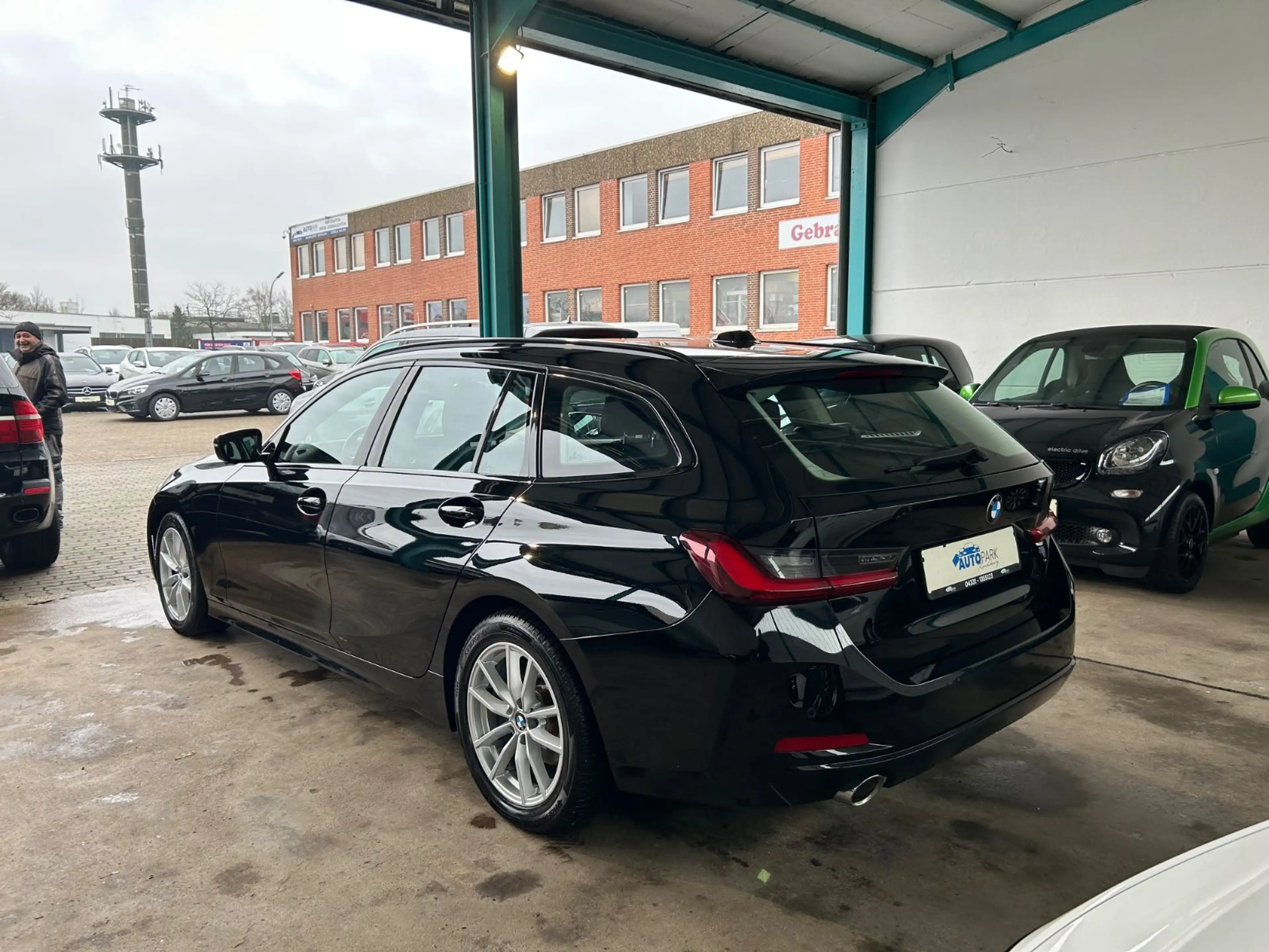 BMW 318 d Touring*Automatik*Navi*LED*Digitales Kombi — photo 6