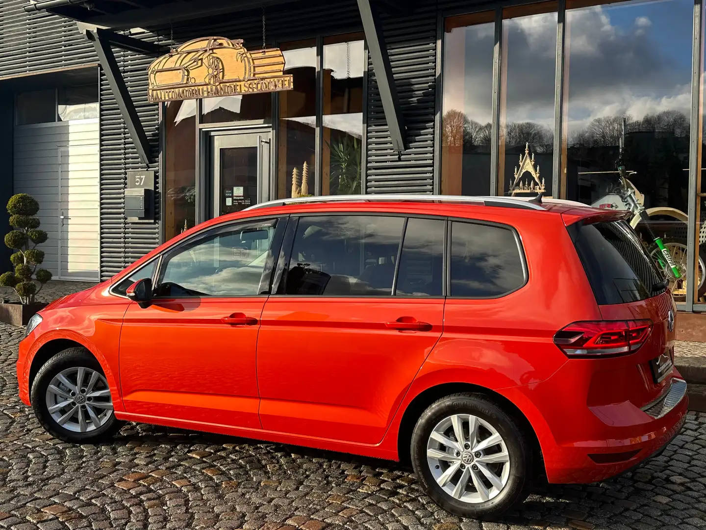 Volkswagen Touran 1.2 TSI BMT Life +LED+AHK+LED+SHZG+GARANTIE+ Orange - 2