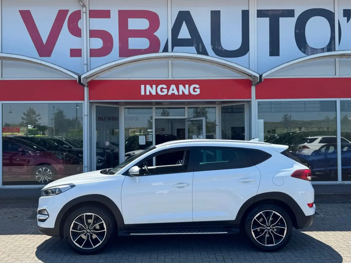 Hyundai TUCSON 1.6 GDI LED NAVI AIRCO LEER CARPLAY Wit - 2