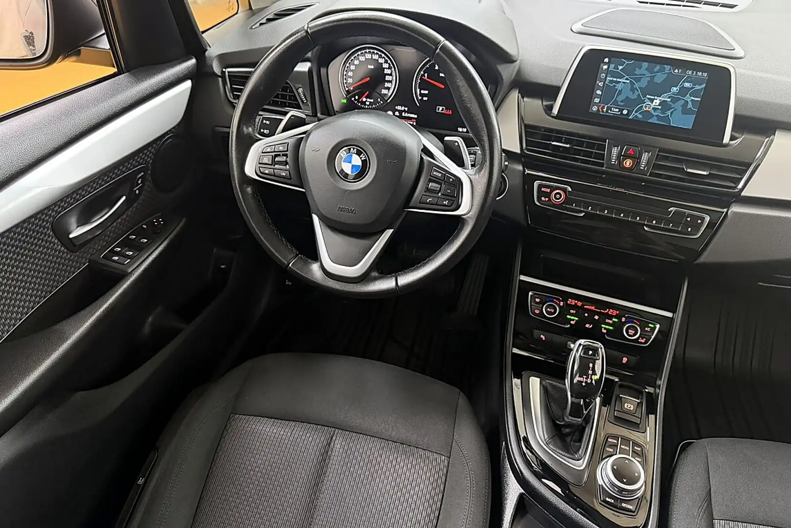 BMW 218 d Active Tourer Advantage Aut. Schwarz - 2