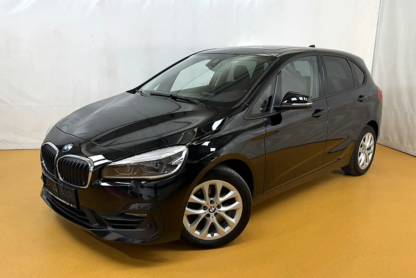 BMW 218 d Active Tourer Advantage Aut. Schwarz - 1