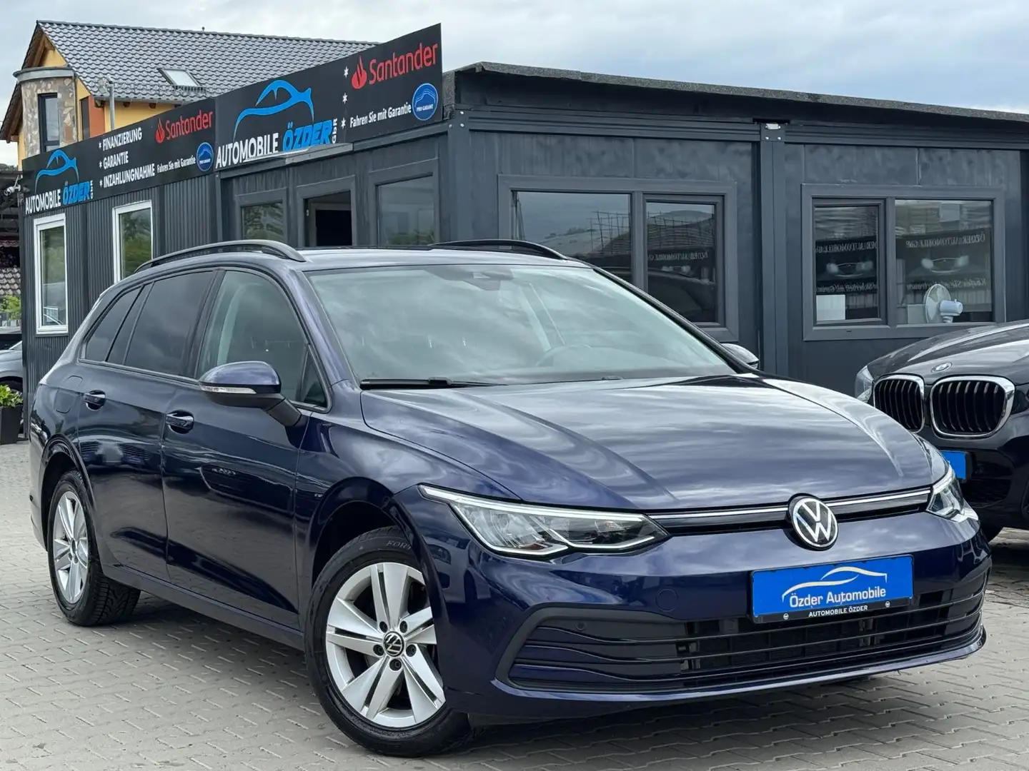 Volkswagen Golf VIII 2.0 TDI Variant Life+Finanzierung+ Blau - 1