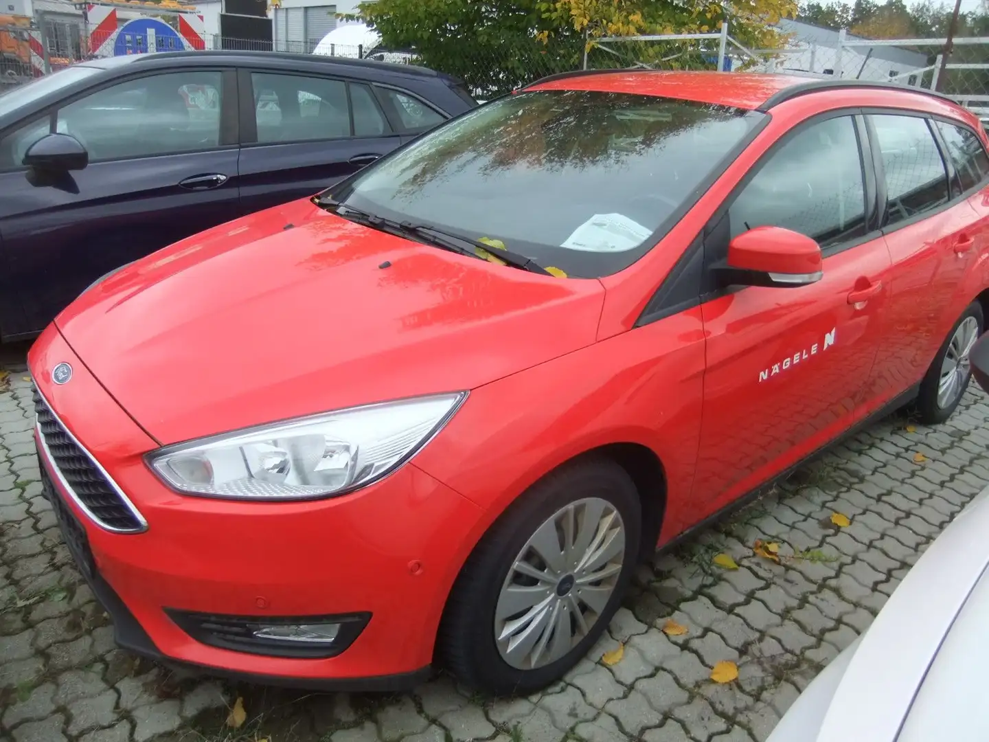 Ford Focus Turnier 1.5 TDCI Trend Xenon PDC AHK Rouge - 2